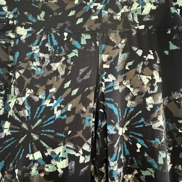 Livi By Lane Bryant Capri Leggings Black/Teal Abstract Print Lace-Up Hem 14/16 P - Picture 7 of 9